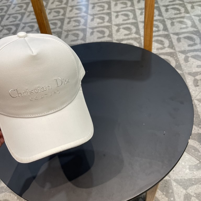 Dior Dior baseball cap   beautiful   simple atmosphere  fashionable and generous   low-key luxury   sunscreen, fashionable both, versatile models     pro, hurry up to get it   you deserve it! Adjustable size!