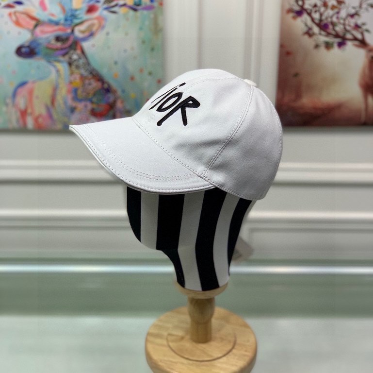 Dior baseball cap, Dior embroidery.With box cloth bag, Dior (Dior) new original single baseball cap, Dior embroidery, net red stars with the same models, 11 open mold customized, cotton fabric   head layer cowhide, cotto