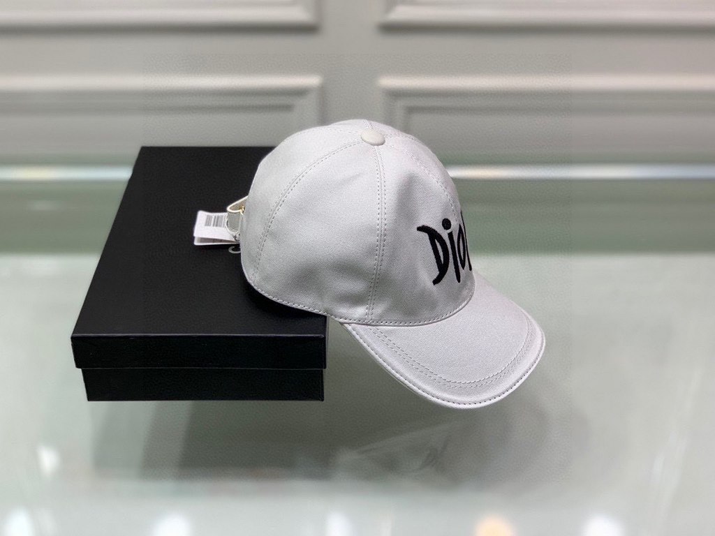 Dior baseball cap, Dior embroidery.With box cloth bag, Dior (Dior) new original single baseball cap, Dior embroidery, net red stars with the same models, 11 open mold customized, cotton fabric   head layer cowhide, cotto