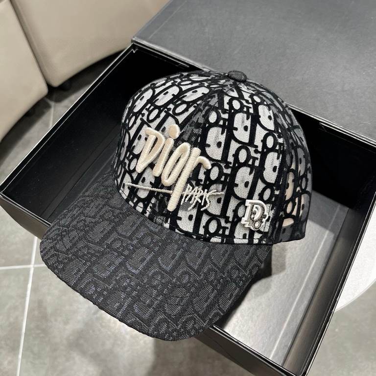 Dior (Dior) new original single baseball cap, Christian Dior silkscreen, retro flavor, counter out-of-stock popular, 11 open mold customized, original canvas material light and breathable! Awesome quality, base head circ