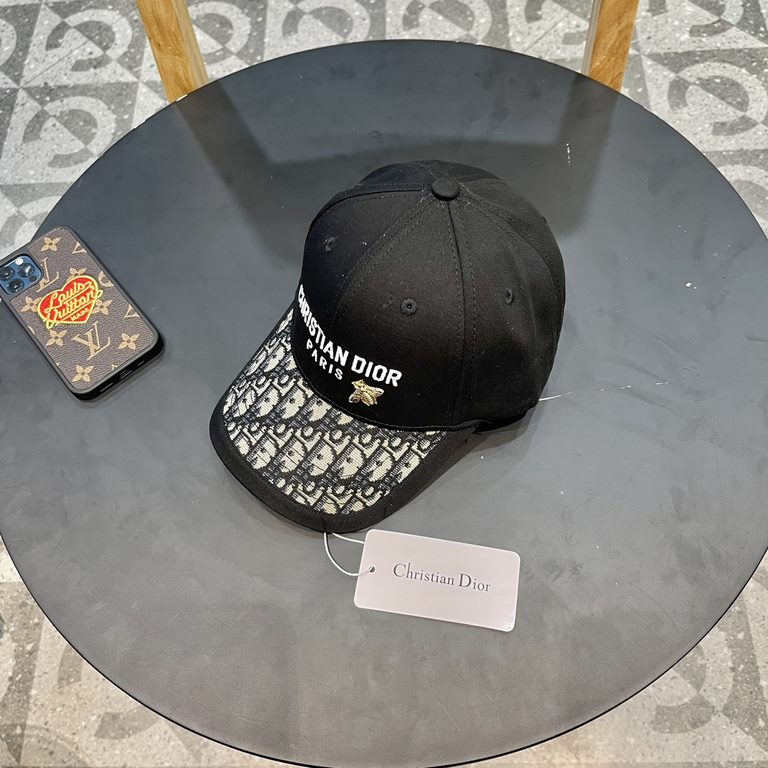 Dior Dior baseball cap   beautiful   simple atmosphere  fashionable and generous   low-key luxury   sunscreen, fashionable both, versatile models     pro, hurry up to get it   you deserve it! Adjustable size!