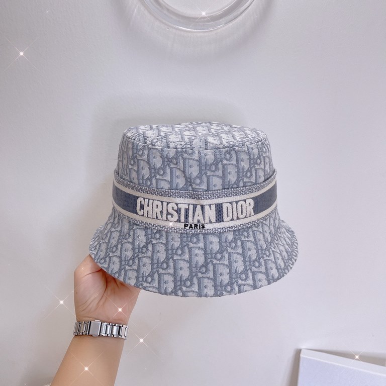 Dior Dior new old flower letters webbing fisherman's hatUltra-famous, deepening the cap more temperament, this season's explosive models!Material 100% cottonHead circumference 57cm