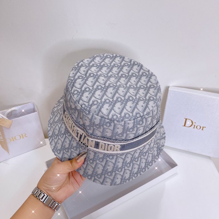 Dior Dior new old flower letters webbing fisherman's hatUltra-famous, deepening the cap more temperament, this season's explosive models!Material 100% cottonHead circumference 57cm