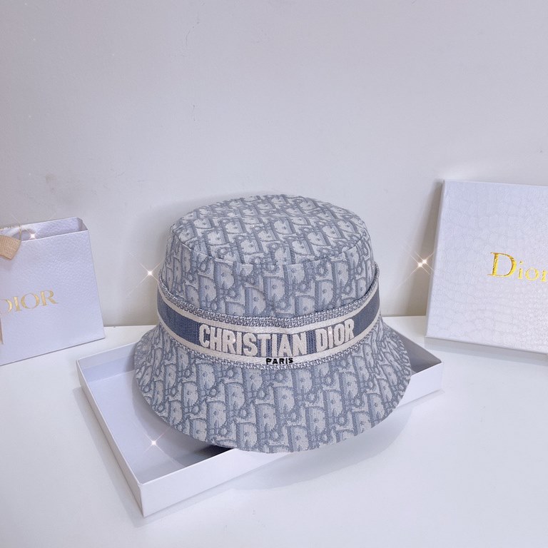 Dior Dior new old flower letters webbing fisherman's hatUltra-famous, deepening the cap more temperament, this season's explosive models!Material 100% cottonHead circumference 57cm