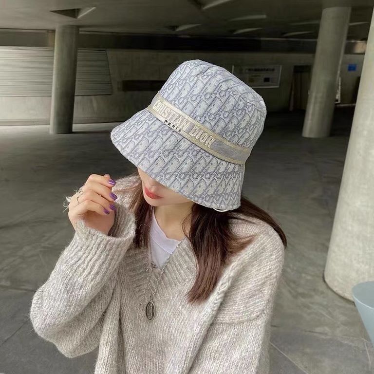 Dior Dior new old flower letters webbing fisherman's hatUltra-famous, deepening the cap more temperament, this season's explosive models!Material 100% cottonHead circumference 57cm