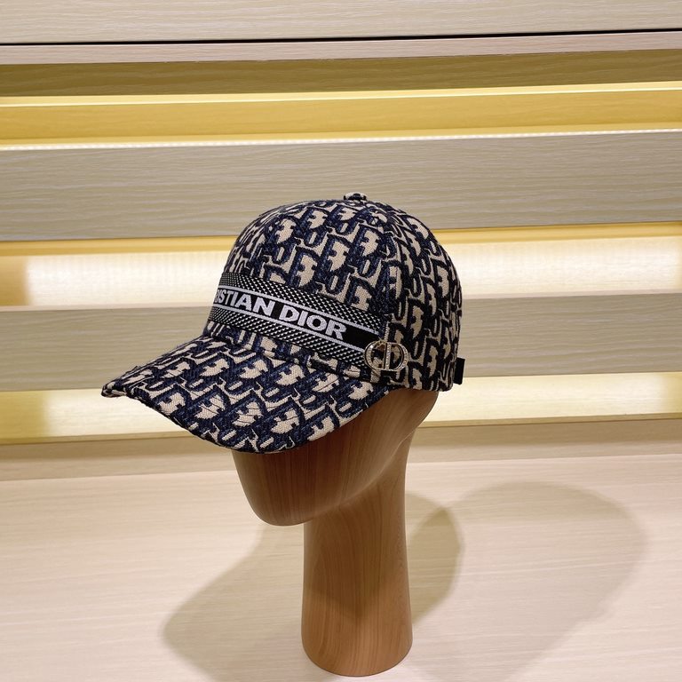 [DIOR Dior] new embroidered simple models of baseball caps, new shipments, big models are super good with, hurry to get!