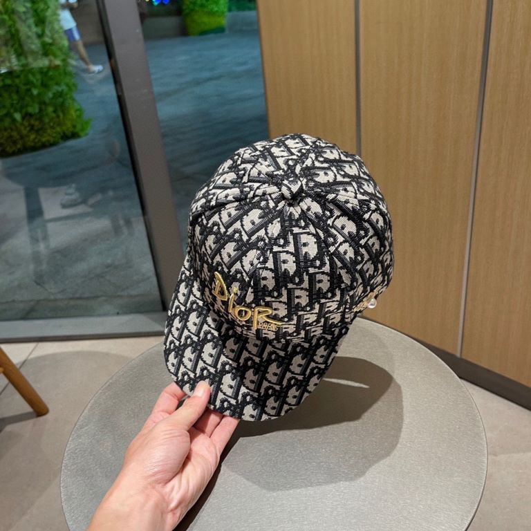 DIOR Dior 2023 official website synchronized with the release of new models D family baseball cap  , the whole hat texture is super good, the effect on the head is very nice, the imperial sister can be outstanding, super