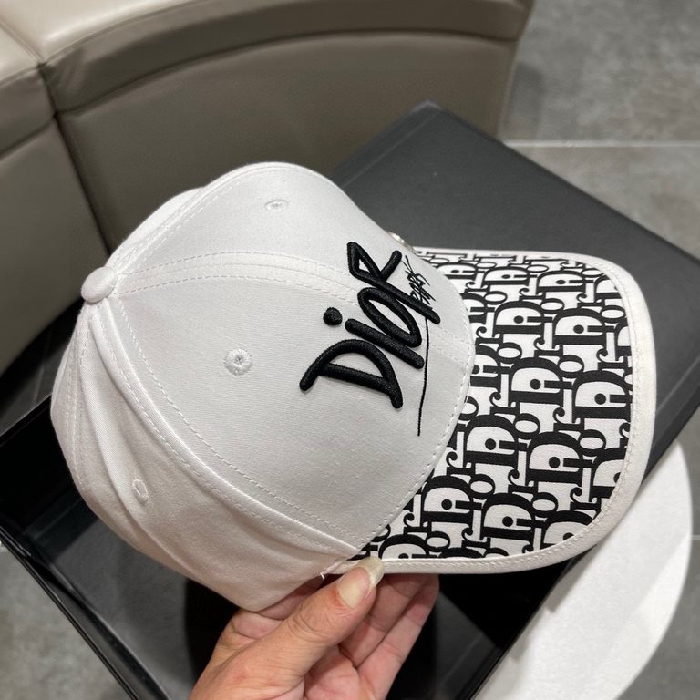 [DIOR Dior] 2023 spring and summer new walk simple baseball cap  , new shipments, big models super good with, hurry to get!