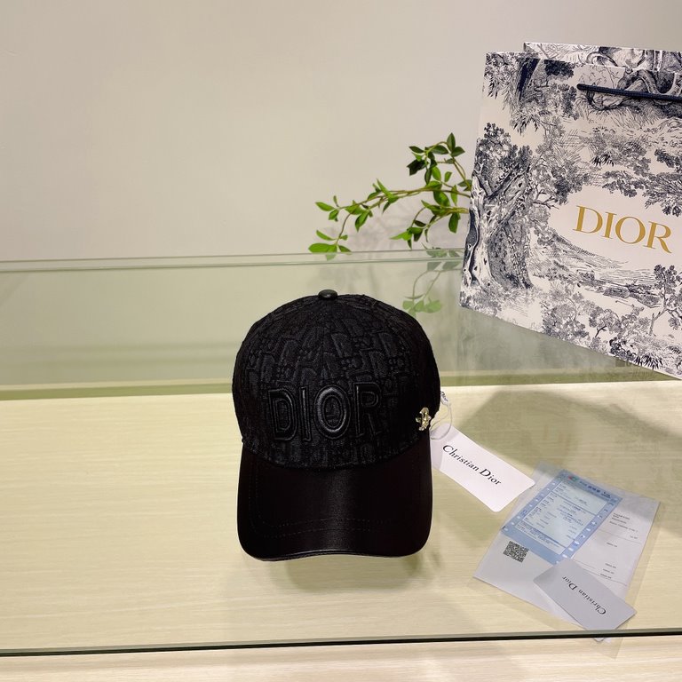 Dior Dior classic original single baseball cap, 11 open mold customized, original canvas material   head layer cowhide, British and awesome quality! Cotton lining, base head circumference 56, patch adjustable.