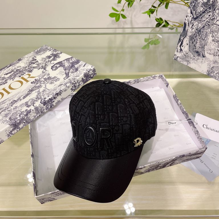 Dior Dior classic original single baseball cap, 11 open mold customized, original canvas material   head layer cowhide, British and awesome quality! Cotton lining, base head circumference 56, patch adjustable.