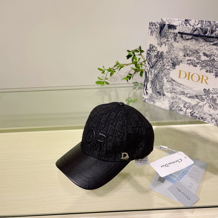 Dior Dior classic original single baseball cap, 11 open mold customized, original canvas material   head layer cowhide, British and awesome quality! Cotton lining, base head circumference 56, patch adjustable.