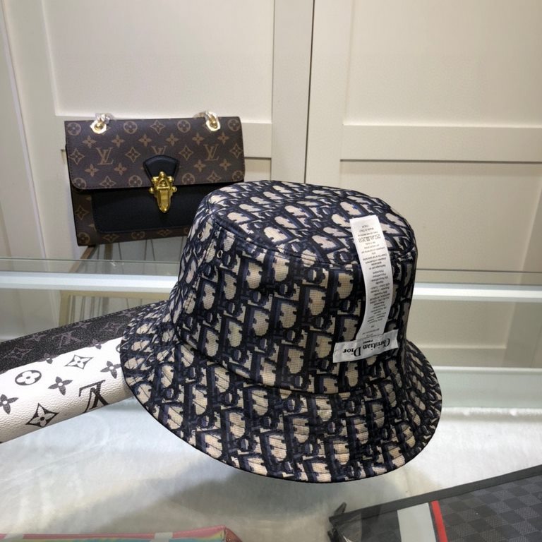 New   --Dior Dior old flower letters  2   face wear fisherman's hat, the original single quality baby airport look with the same paragraph, super hot fisherman's hat, see the collection of the explosive models!