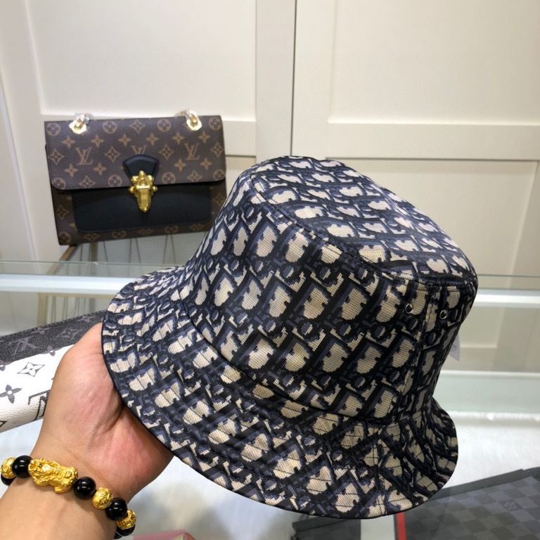 New   --Dior Dior old flower letters  2   face wear fisherman's hat, the original single quality baby airport look with the same paragraph, super hot fisherman's hat, see the collection of the explosive models!