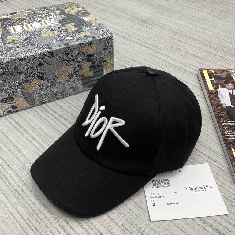 BatchOriginal single version! RecommendedDIOR Dior new embroidered letters canvas baseball cap, recently asked for a super one, fashion simple black and white, personalized irregular letters, light luxury fashion, men an