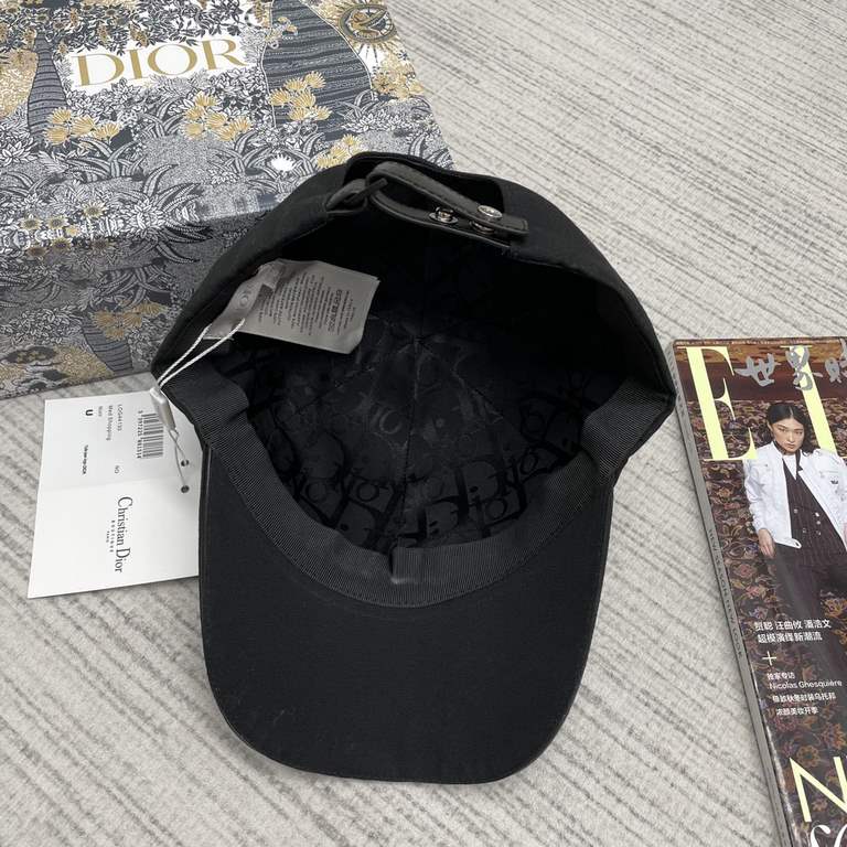 BatchOriginal single version! RecommendedDIOR Dior new embroidered letters canvas baseball cap, recently asked for a super one, fashion simple black and white, personalized irregular letters, light luxury fashion, men an