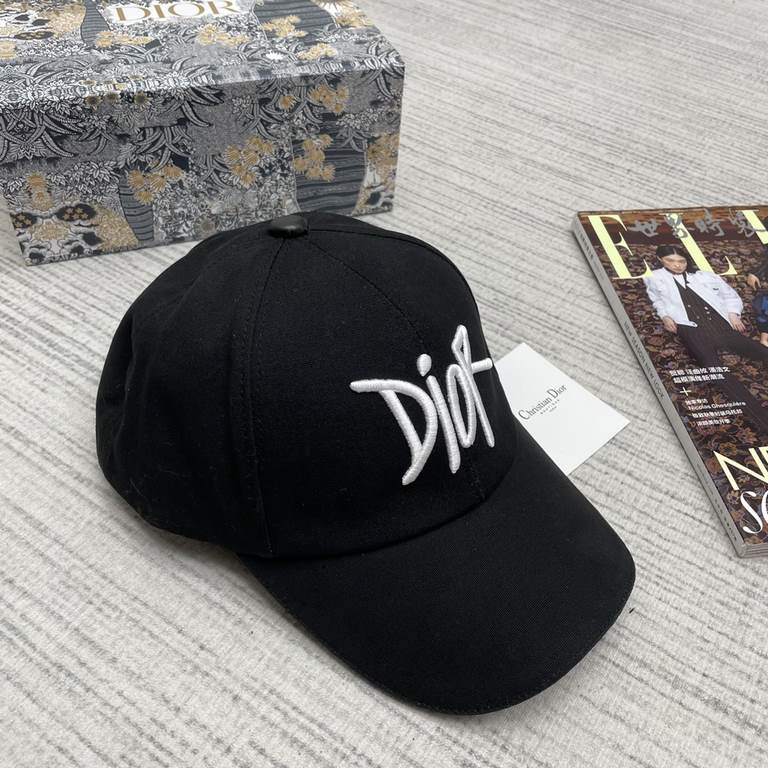 BatchOriginal single version! RecommendedDIOR Dior new embroidered letters canvas baseball cap, recently asked for a super one, fashion simple black and white, personalized irregular letters, light luxury fashion, men an