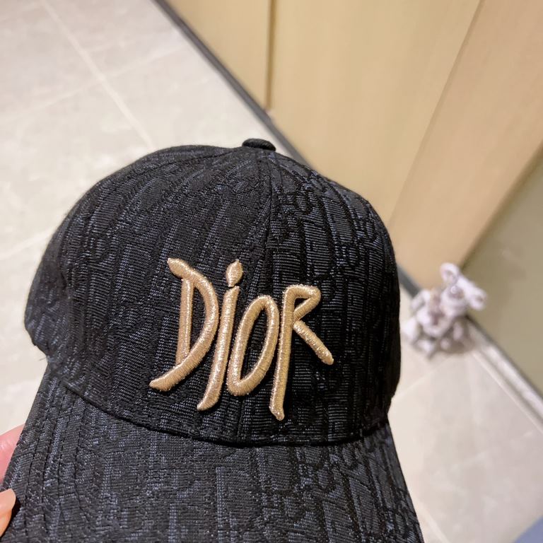 with dust bag [DIOR Dior] 2023 new gold embroidered baseball cap, new shipments, big name models are super good with, hurry to get!