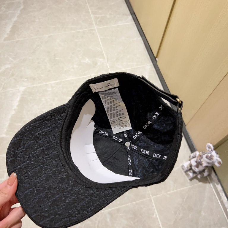 with dust bag [DIOR Dior] 2023 new gold embroidered baseball cap, new shipments, big name models are super good with, hurry to get!