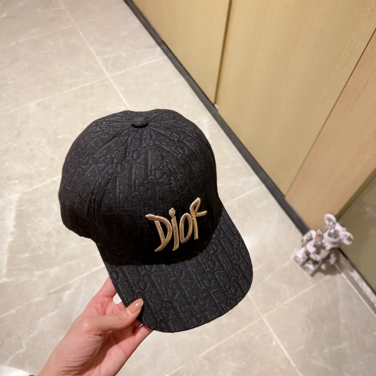 with dust bag [DIOR Dior] 2023 new gold embroidered baseball cap, new shipments, big name models are super good with, hurry to get!