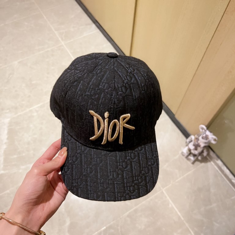 with dust bag [DIOR Dior] 2023 new gold embroidered baseball cap, new shipments, big name models are super good with, hurry to get!