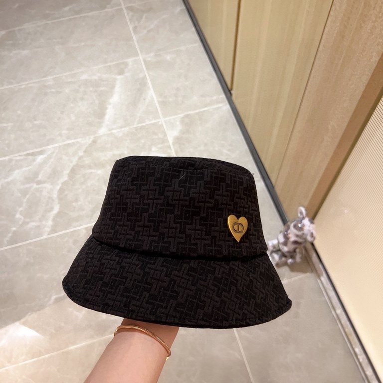 with dust bag [DIOR Dior] 2023 spring and summer models of simple heart-shaped logo models fisherman hat, big models super good with, hurry to get!