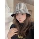 Dior Dior    official website of the latest double-sided full print Dior logo fisherman's hat, sunscreen index is super high, do not show the face is small, there is a type is not floppy, can be folded at will, easy to c