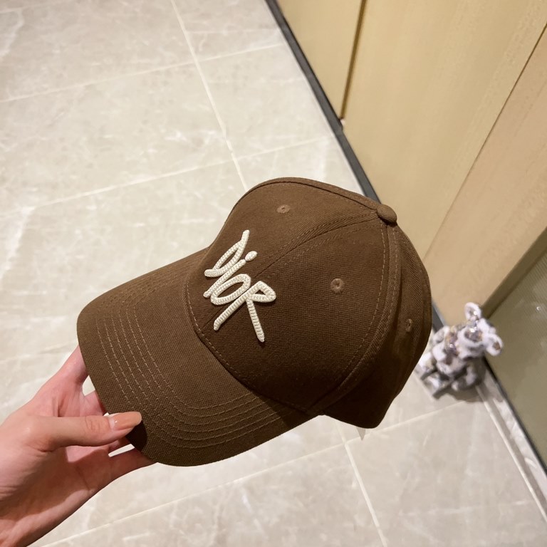 with dust bag [DIOR Dior] 2023 new embroidery simple paragraph baseball cap, new shipments, big models super good with, hurry to get!