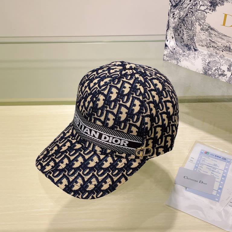 [DIOR Dior] new embroidered simple models of baseball caps, new shipments, big models are super good with, hurry to get!