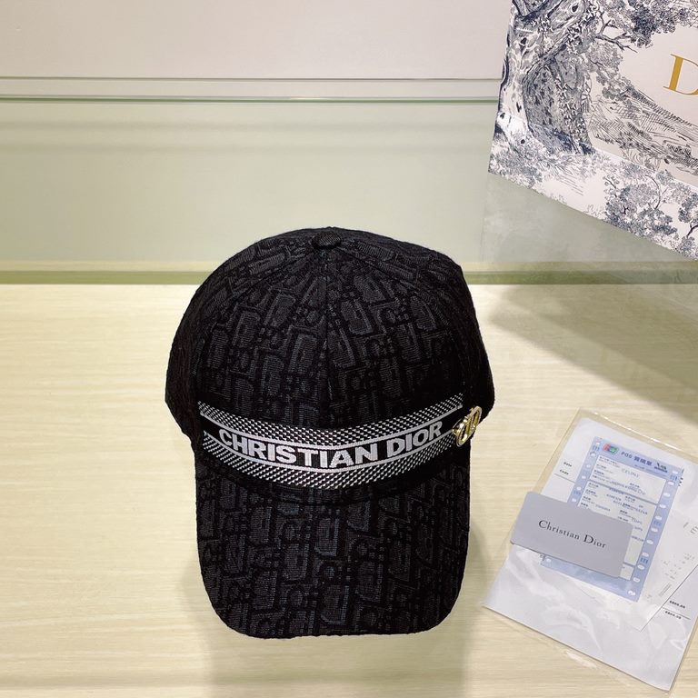 [DIOR Dior] new embroidered simple models of baseball caps, new shipments, big models are super good with, hurry to get!