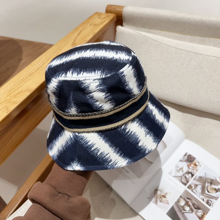 Dior (Dior) new original single fisherman's hat, exquisite pure also style very feeling, very cool and very stylish, counter out of stock popular, the quality is super!