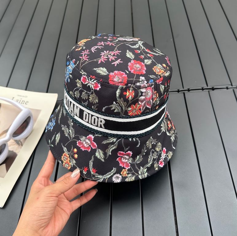 Dior Dior new original single fisherman's hat, exquisite pure also grunge very feeling, very cool and stylish, counter out of stock popular, the quality is super!