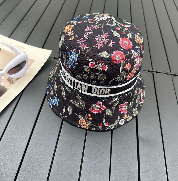 Dior Dior new original single fisherman's hat, exquisite pure also grunge very feeling, very cool and stylish, counter out of stock popular, the quality is super!