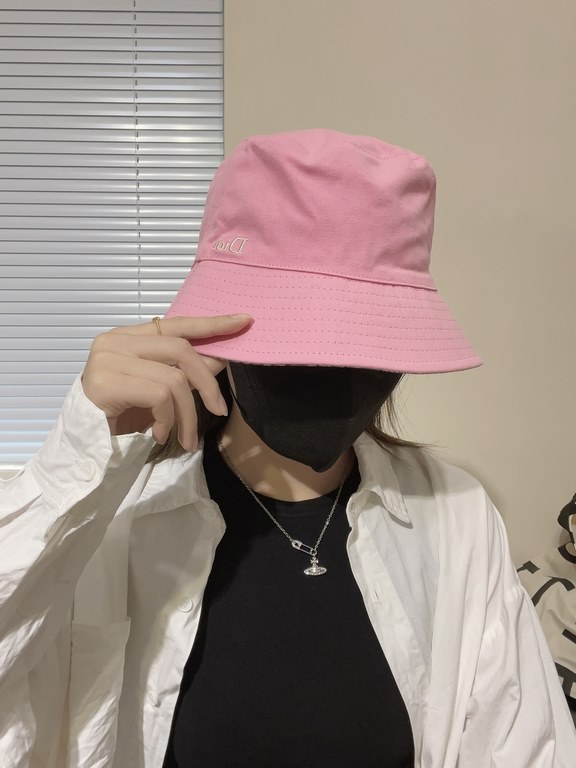 Dior Dior   fall and winter new embroidered letters logo double-sided fisherman's hat, awesome quality, deepen the cap more temperament, this season's explosive models