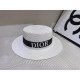 Dior's new flat top bowler hat  Practical high value beauty, summer is the need for cool colors, theSuper beautiful flat top shade concave modeling tool, PP grass shade with good!Material 100% grassHead circumference 57c