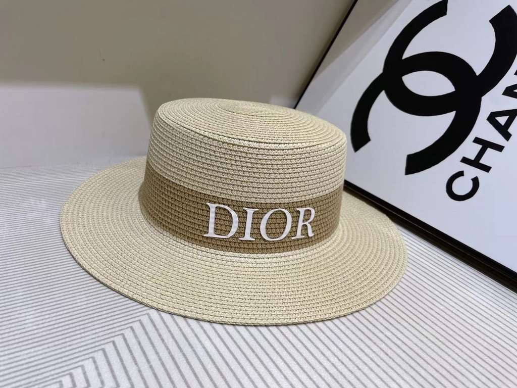 Dior's new flat top bowler hat  Practical high value beauty, summer is the need for cool colors, theSuper beautiful flat top shade concave modeling tool, PP grass shade with good!Material 100% grassHead circumference 57c