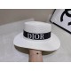 Dior's new flat top bowler hat  Practical high value beauty, summer is the need for cool colors, theSuper beautiful flat top shade concave modeling tool, PP grass shade with good!Material 100% grassHead circumference 57c