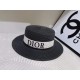 Dior's new flat top bowler hat  Practical high value beauty, summer is the need for cool colors, theSuper beautiful flat top shade concave modeling tool, PP grass shade with good!Material 100% grassHead circumference 57c