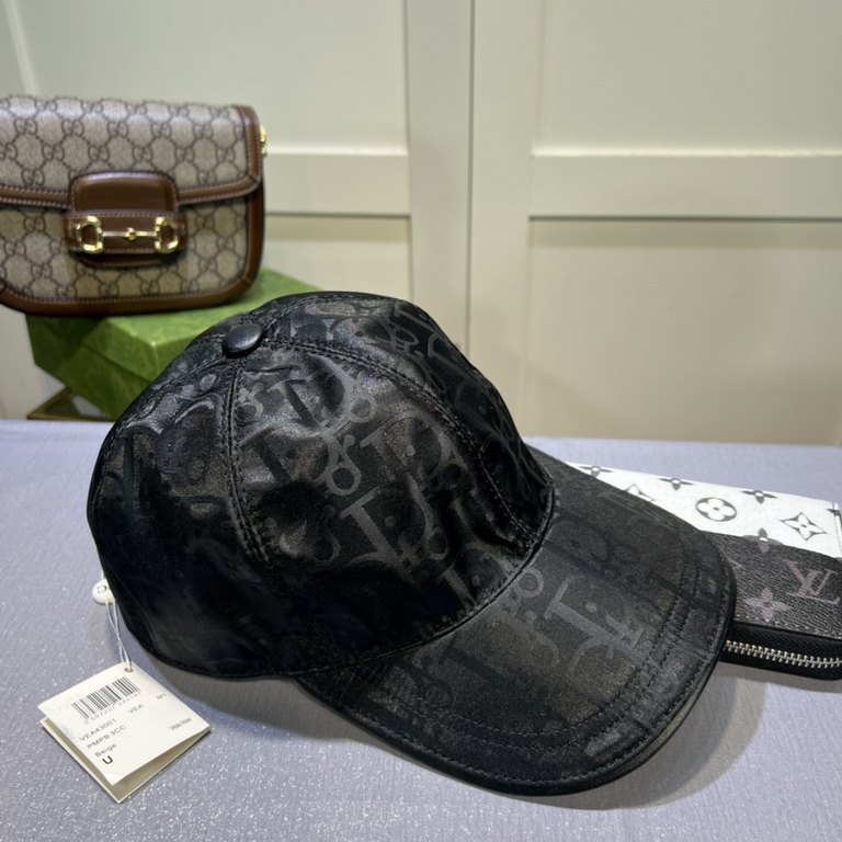 Dior Dior classic original single baseball cap, 11 open mold customized, original canvas material   head layer cowhide, British and awesome quality! Cotton lining, base head circumference 56, patch adjustable.