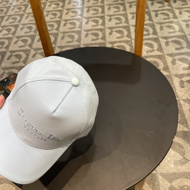 Dior Dior baseball cap   beautiful   simple atmosphere  fashionable and generous   low-key luxury   sunscreen, fashionable both, versatile models     pro, hurry up to get it   you deserve it! Adjustable size!