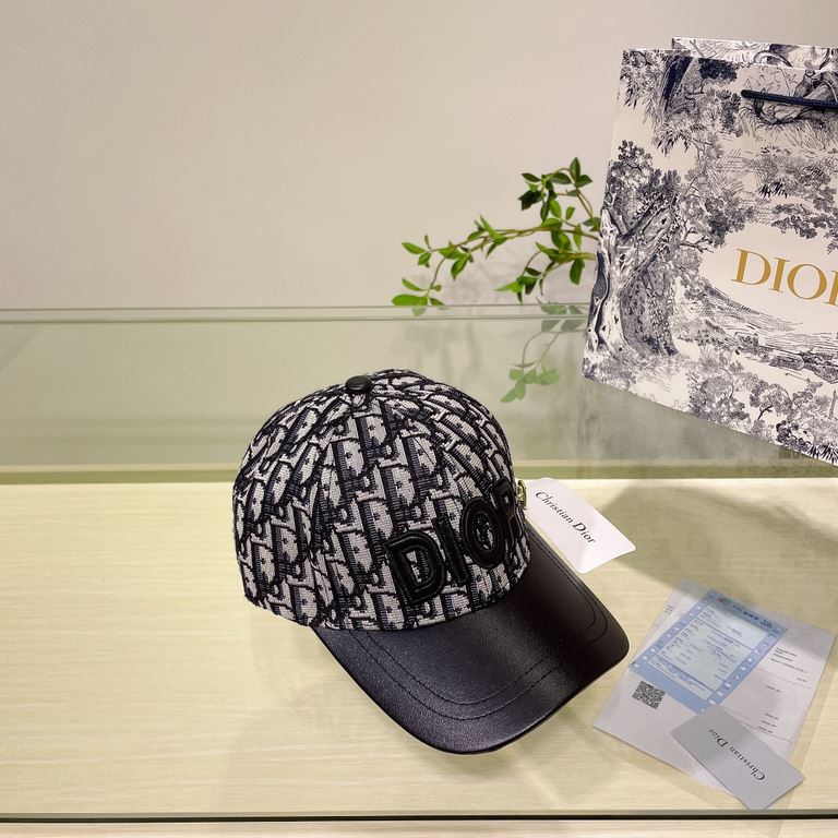 Dior Dior classic original single baseball cap, 11 open mold customized, original canvas material   head layer cowhide, British and awesome quality! Cotton lining, base head circumference 56, patch adjustable.