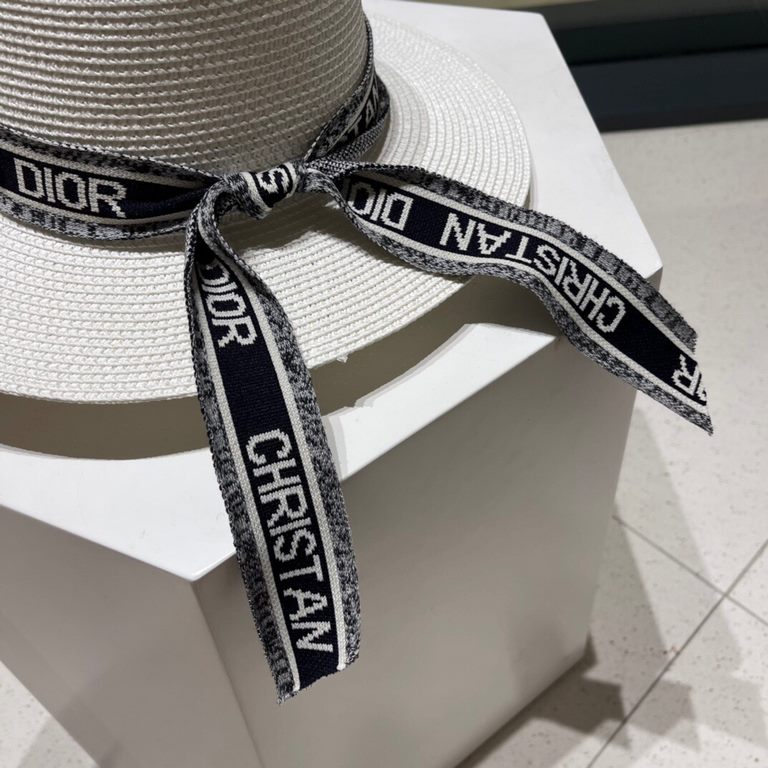 [Dior Dior] 2022 new straw sun shading straw hat basin hat   beach style, simple and generous, versatile single product ~ the first choice for the street, the new cap is super-beautiful and greasy, new on the shelves!