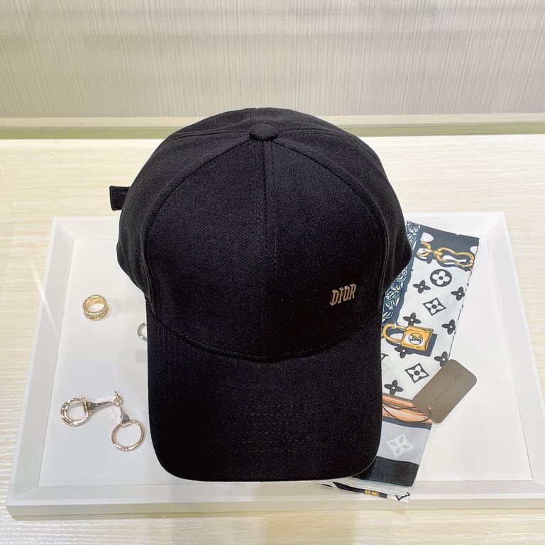 Dior Dior baseball cap beautiful Simple atmosphere  fashion generous low-profile luxury Sun protection, fashion both, hundred models Pro, hurry to get it You deserve it! Adjustable size!