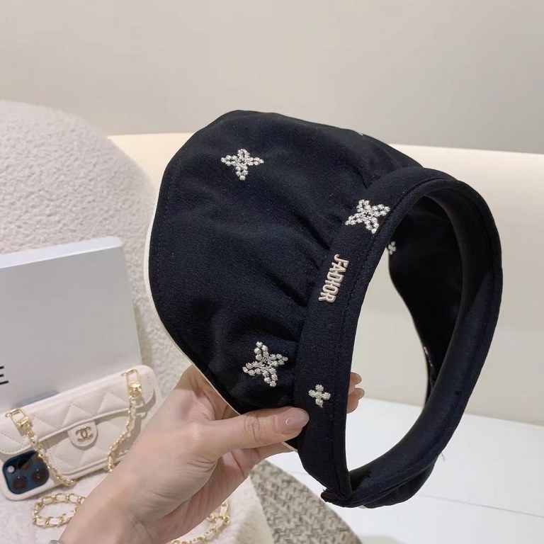 Dior New Hollow HatEmbroidery small flowers   Heavy duty seniorCustomized black and white senior sense of fullCan be rolled up as a hair band, super practical ~