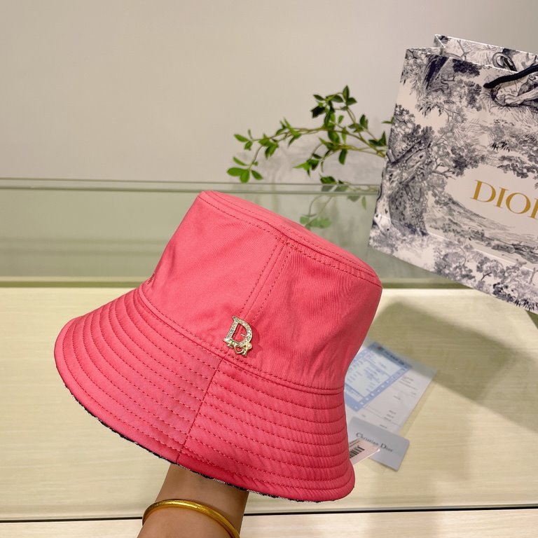 Dior Dior    official website of the latest double-sided full print Dior logo fisherman's hat, sunscreen index is super high, especially show a small face, shaped not floppy, can be folded at will, easy to carry