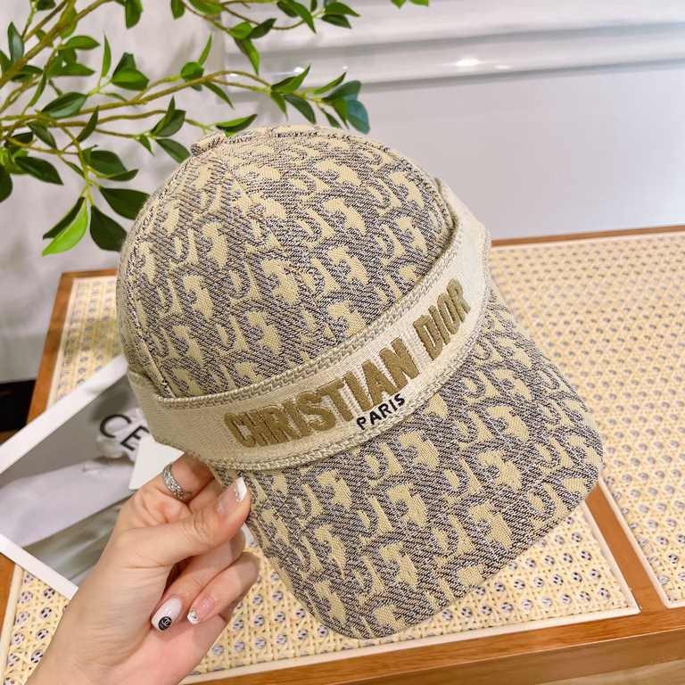 with dust bag [DIOR Dior] new counter synchronization embroidery simple baseball cap, explosive models, big brands synchronization, super good with the shipment!