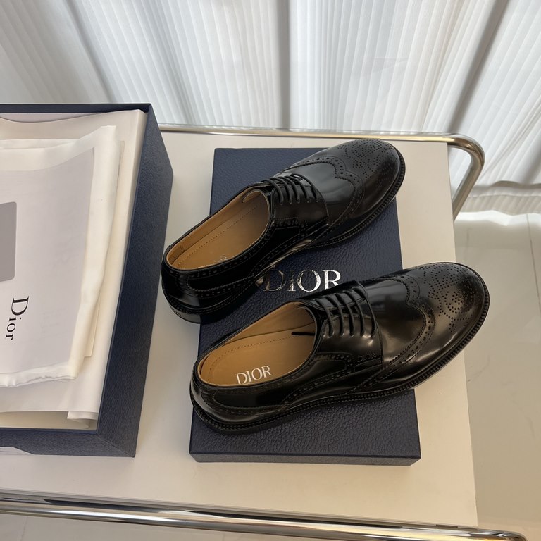 Dior Derby Shoes｜Leather soled formal shoes｜Meticulously crafted in open-edge beaded cowhide｜Water dyed cowhide lining｜With classic lace-up closure｜Side embossed logo｜Sheeny stacked heel for a touch of style｜Can be worn 