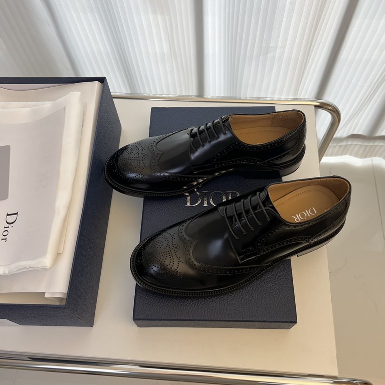 Dior Derby Shoes｜Leather soled formal shoes｜Meticulously crafted in open-edge beaded cowhide｜Water dyed cowhide lining｜With classic lace-up closure｜Side embossed logo｜Sheeny stacked heel for a touch of style｜Can be worn 