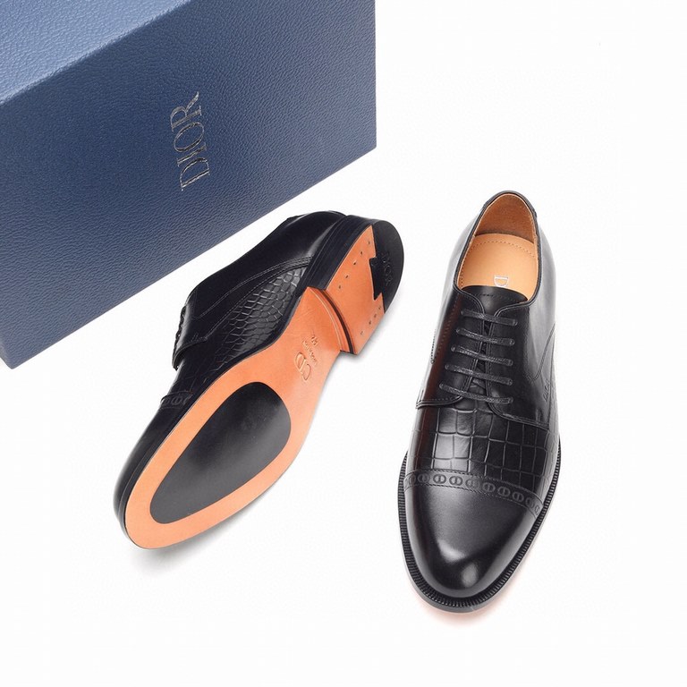 Dior Derby Shoes｜Leather soled formal shoes｜Meticulously crafted in open-edge beaded cowhide｜Water dyed cowhide lining｜With classic lace-up closure｜Side embossed logo｜Sheeny stacked heel for a touch of style｜Can be worn 