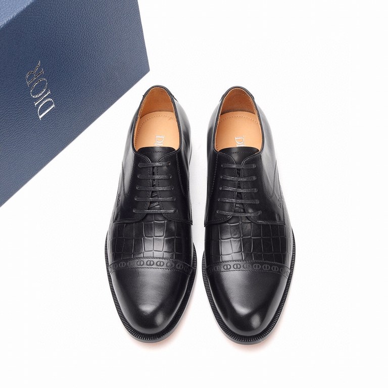 Dior Derby Shoes｜Leather soled formal shoes｜Meticulously crafted in open-edge beaded cowhide｜Water dyed cowhide lining｜With classic lace-up closure｜Side embossed logo｜Sheeny stacked heel for a touch of style｜Can be worn 