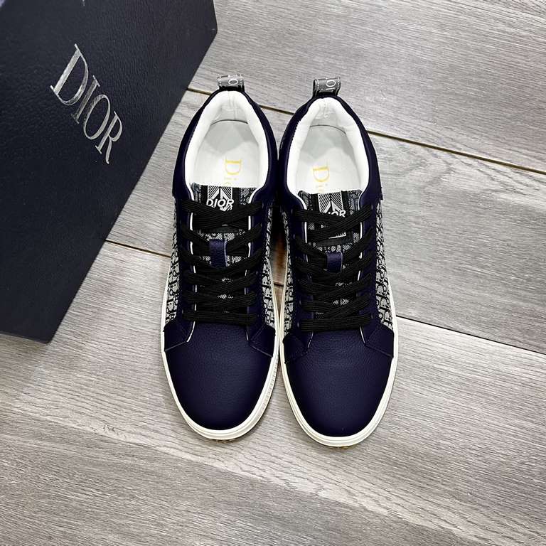 Factory   Dior's latest models of casual sneakers     Casual fashion explosion,   version of the simple atmosphere,   fabric using imported cowhide leather with the original fabric,   sheepskin lining, the original wear-